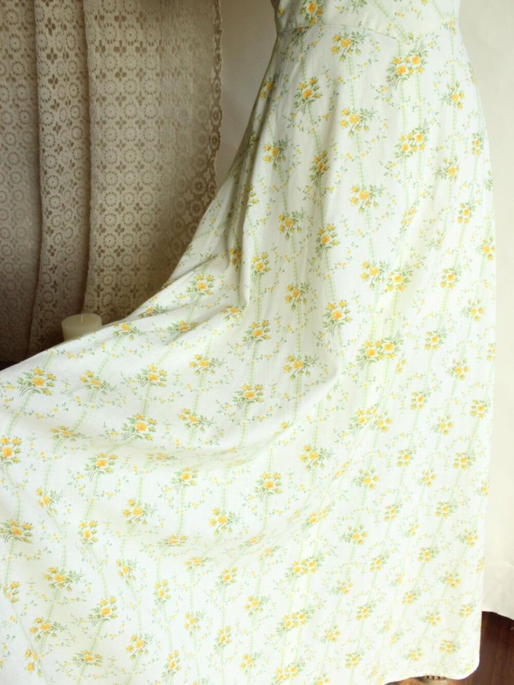 Vintage 1970s Dress, Floral Print Prairie Maxidress with yellow and green flower - Picture 11 of 13